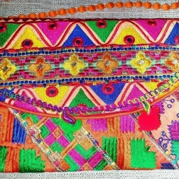 Multicolor Clutch Bag with Thread Embroidery All-Over and Mirrors. - Picture 3 of 8